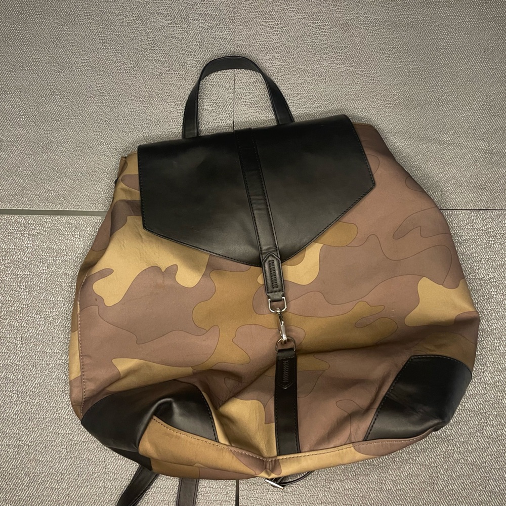 Stella & Dot Ava Camo Backpack floral print interior